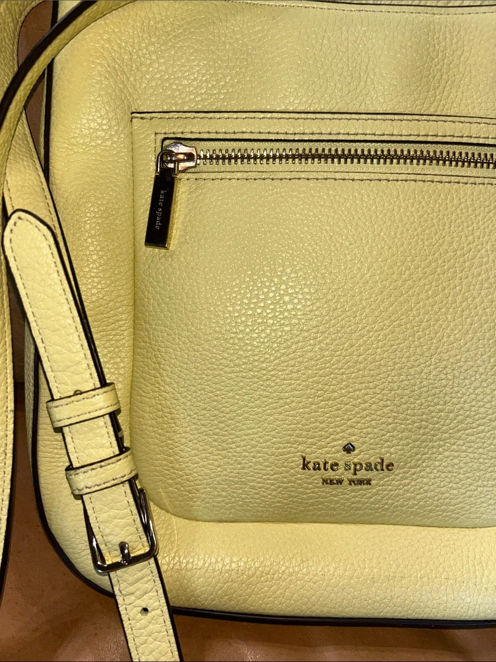 Kate Spade New York LEILA TOP ZIP CROSSBODY in frosted lime